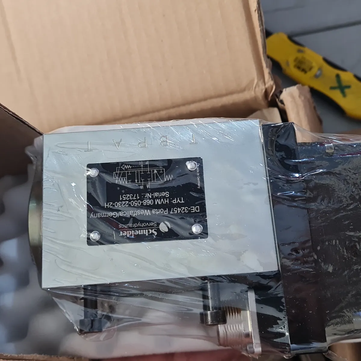 Schneider Kreuznach HVM 068-050-2230-2H Servo Valve